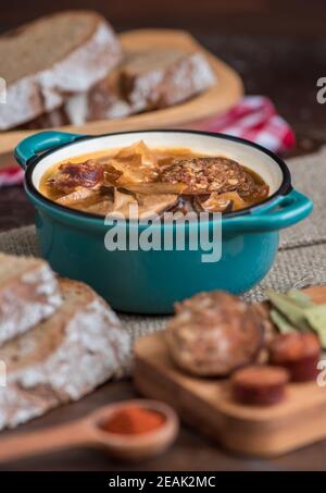 Zuppa di cavolo Kapustnica Foto Stock