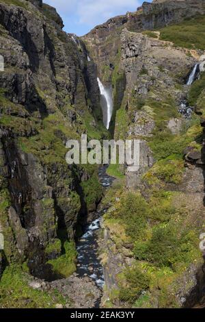 Glymur, Wasserfall auf Island, 196 metri Höhe, Wasserfall des Flusses, Baches Botnsá im Westen Islands, Schlucht, cascata nella parte occidentale dell'Islanda Foto Stock