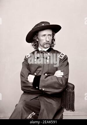 George Armstrong Custer (1839 - 1876) era un esercito degli Stati Uniti officer e comandante di cavalleria nella Guerra Civile americana e l'Americano Guerre indiane. Foto Stock