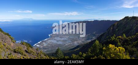 Vista panoramica sulla valle di El Golfo sull'isola di El Hierro, Isole Canarie Foto Stock