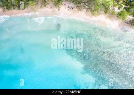 Seychelles Takamaka spiaggia MahÃ© Mahe vacanza oceano drone vista aerea copyspace foto Foto Stock