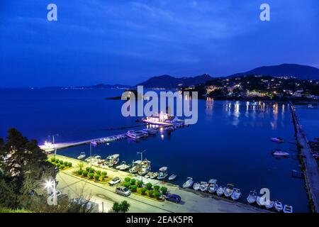 Corfu Grecia Vlachernon Vlacherna chiesa sera mar Egeo Kanoni viaggio in viaggio Foto Stock