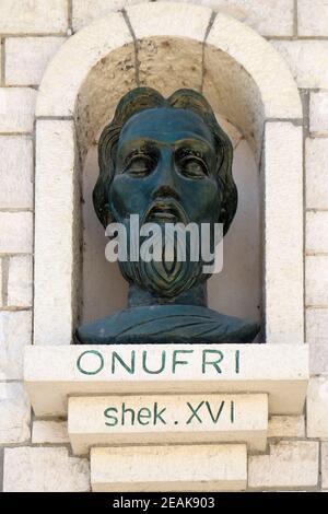 Memoriale di Onufri o Onouphrios di Neokastro ortodosso icona pittore e arciprete di Elbasan nel centro storico di Berat, Albania Foto Stock