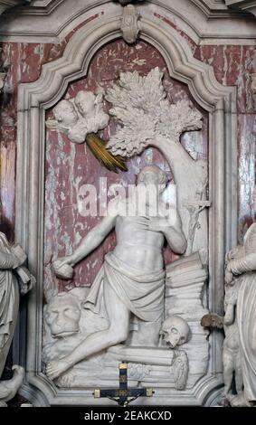 San Girolamo statua sull altare di San Girolamo nella Basilica di San Giovanni Battista a Zagabria in Croazia Foto Stock