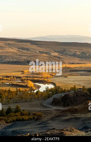 I monti altai. Paesaggio naturale sui monti Altai e nelle gole tra le montagne. Foto Stock