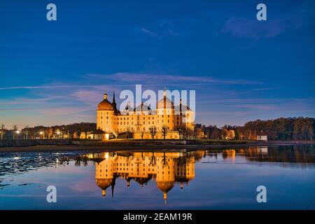 castello Moritzburg sotto il cielo notturno 5 Foto Stock