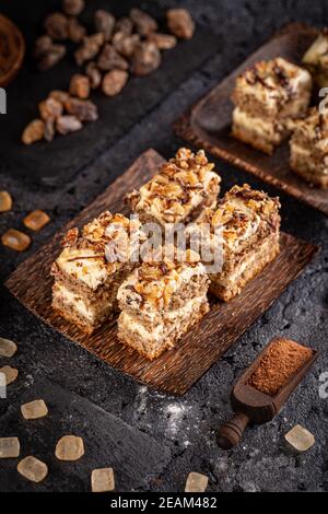 Bocconcini di pan di Spagna di noce Foto Stock