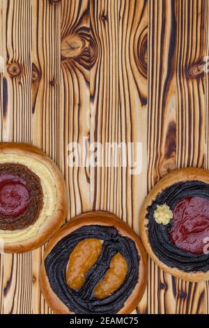 tradizionali torte ceche su legno di abete rosso bruciato Foto Stock