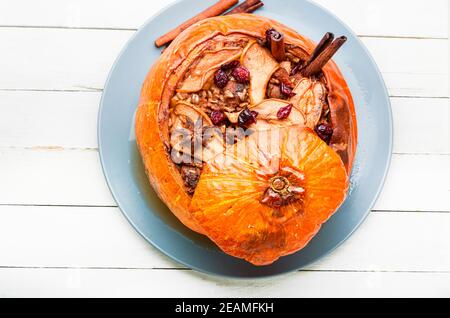 Zucca ripiena di frutta secca Foto Stock