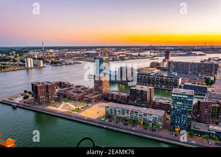 Tramonto vista aerea del porto di Rotterdam, Paesi Bassi Foto Stock