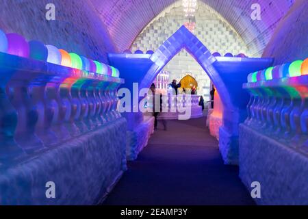 L'Aurora Ice Museum and Bar at Chena Hot Springs di Fairbanks, Alaska, ospita il più grande ambiente ghiacciato del mondo tutto l'anno Foto Stock