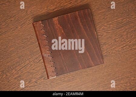 Prenotare su una scrivania Foto Stock