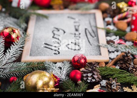Buon Natale sfondo vacanza - nero lavagna in legno cornice Foto Stock