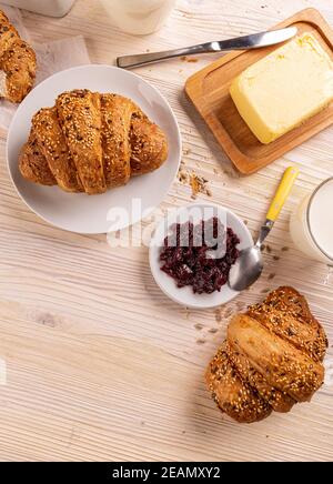Croissant multigrein freschi Foto Stock