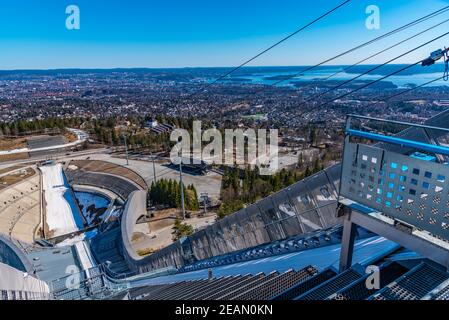 Oslo ha visto dallo stadio di salto con gli sci Holmenkollen di Oslo, Norvegia Foto Stock