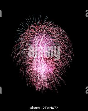 Bellissima luce per festeggiare i vivaci fuochi d'artificio mostra cielo notturno Foto Stock