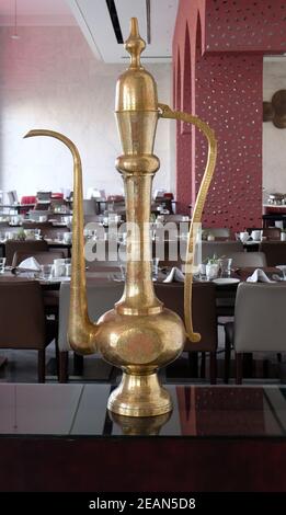 Il grande bollitore nel ristorante di Four Points by Sheraton Agra, Utttar Pradesh, India Foto Stock