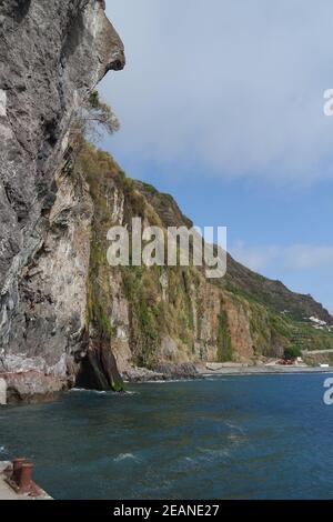 Madeira, ripido pendio sulla costa sud Foto Stock