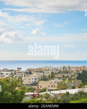 Skyline Paphos mare cielo Cipro Foto Stock