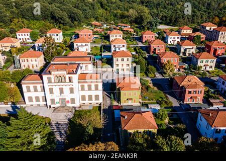 Aereo della città aziendale di Crespi d'Adda, Patrimonio dell'Umanità dell'UNESCO, Lombardia, Italia, Europa Foto Stock