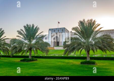 Vista sull'edificio del parlamento a Mascate, Oman. Foto Stock