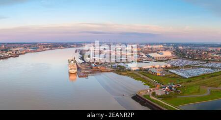 Terminal delle navi da crociera di Londra e Tilbury Docks, MV Columbus Cruiseship, Tilbury, Porto di Londra, Fiume Tamigi, Essex, Inghilterra, Regno Unito, Europa Foto Stock