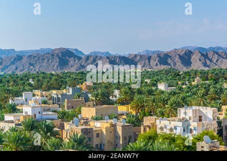 Vista aerea della città di Nizwa, presa dalla cima della fortezza locale in Oman. Foto Stock