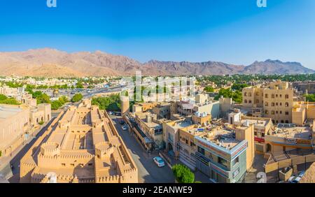 Vista aerea della città di Nizwa, presa dalla cima della fortezza locale in Oman. Foto Stock