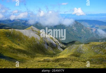 Splendido paesaggio montano nel Parco Nazionale di Kahurangi, Nuova Zelanda, Isola del Sud. Foto Stock