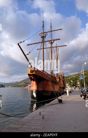 Motore barca a vela Karaka nel porto di Dubrovnik, Croazia Foto Stock