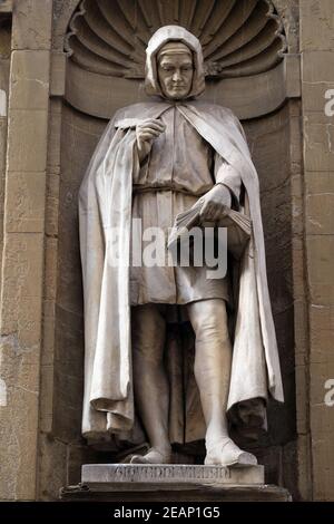 La statua di Giovanni Villani, banchiere italiano, ufficiale, diplomatico e cronista, Loggia del Mercato a Firenze, Italia Foto Stock