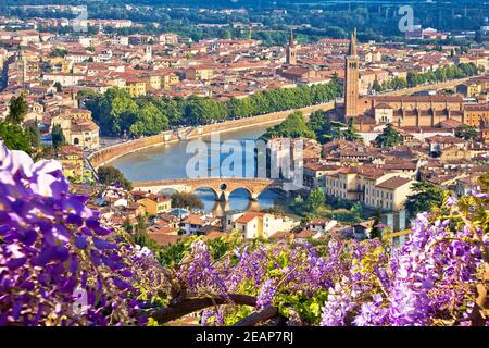Ciy di Verona architettura storica e vista fiume Adige Foto Stock