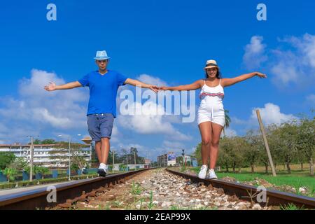 Camminare su rotaie Foto Stock