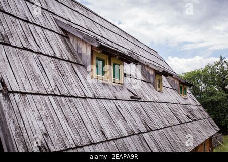 Ethno villaggio Drvengrad, Mokra Gora, tradizionale eco villaggio costruito dal famoso regista Emir Kusturica, attrazione turistica Foto Stock