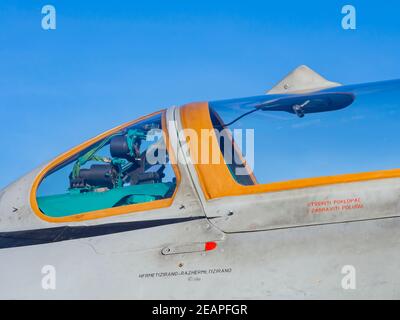 Croato MiG21 bis D 116 dettaglio pozzetto con vetro giallo coaming Foto Stock