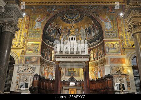 Italia, Roma, basilica di Santa Maria in Trastevere, mosaico medievale abside Foto Stock