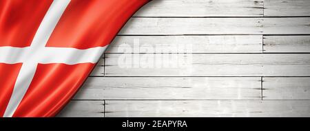 Bandiera danese sul vecchio banner bianco Foto Stock