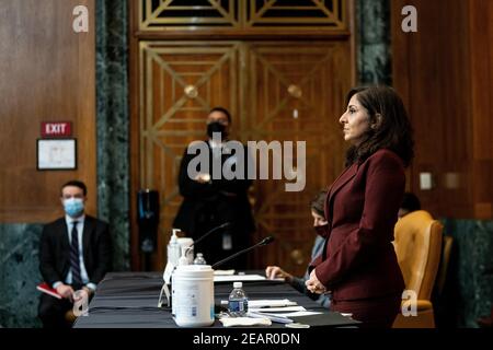 Neera Tanden, candidato del presidente Joe Biden per il direttore dell'ufficio di gestione e di bilancio (OMB), parla ad un'audizione con il Comitato del Senato sul bilancio su Capitol Hill a Washington il 10 febbraio 2021.Credit: Anna Moneymaker/Pool via CNP /MediaPunch Foto Stock