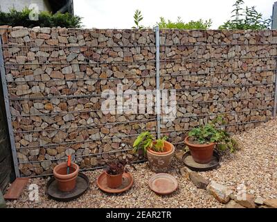 Gabione, Sichtschutz, Zaun, Gabionensteine Foto Stock