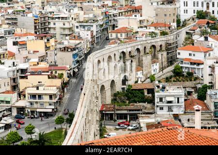 Antico Acquedotto Romano nella città di Kavala, Grecia Foto Stock