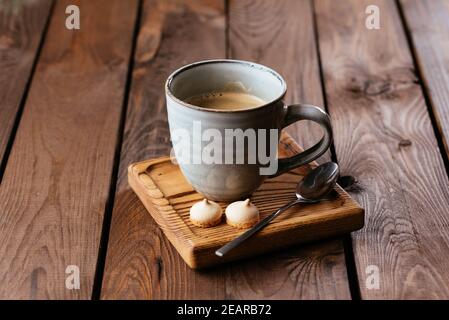 caffè su sfondo di legno, concetto di fondo caffè Foto Stock