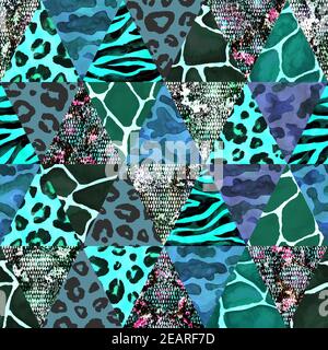 Imitazione trendy cucito pezzi triangolari di tessuto in stile patchwork. Collage disegnato a mano con motivo senza cuciture. Tessuto di sicurezza con animali pri Foto Stock