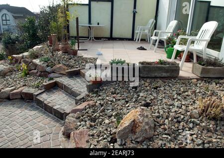 Steingarten frisch, bepflanzt, Pflanzen, junge Foto Stock