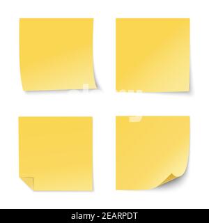 Set di adesivi vettoriali in carta gialla su sfondo bianco. Quattro note adesive realistiche. Vari fogli vuoti con angoli arricciati. Illustrazione Vettoriale