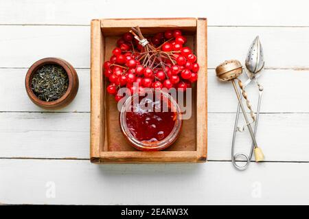 Marmellata di frutti di bosco in un vaso Foto Stock
