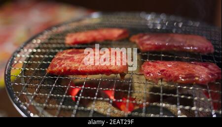 Barbecue giapponese all'interno del ristorante Foto Stock