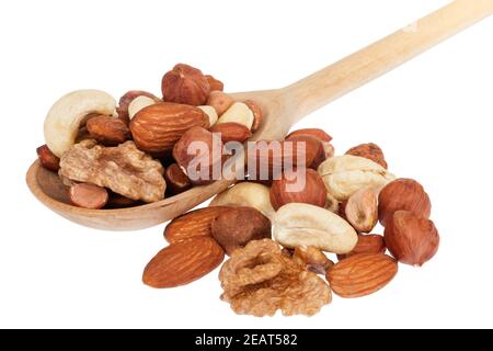 Noci in un cucchiaio di legno Foto Stock