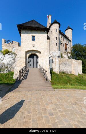 Castello medievale gotico reale di Bobolice situato sull'Altopiano Jurassico Polacco, Bobolice, Slesia, Polonia Foto Stock