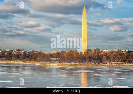 Vista sul monumento di Washington in inverno Foto Stock