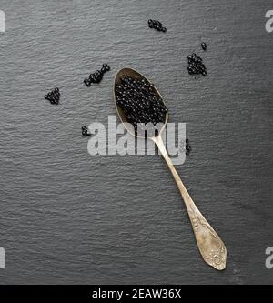 caviale di pesce di pesce della pagana in un cucchiaio Foto Stock